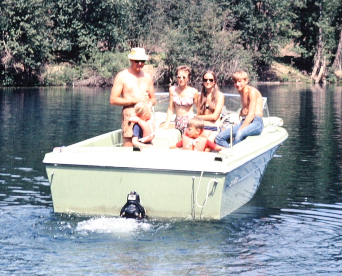 Family in boat cropped 72360158-SLD-005-0043